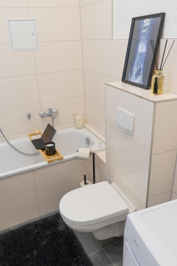 Suite Fuer 4 Mit Terrasse Im Herzen Der Innenstadt Schwerin  Kültér fotó